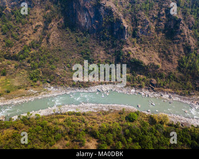 Luftaufnahme des Kali Gandaki River und seine tiefe Schlucht in der Nähe von kusma in Nepal Stockfoto