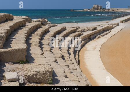 Das römische Amphitheater, archäologische Ausgrabungen in der antiken Stadt Caesarea oder Caesarea Maritima, Israel. Stockfoto