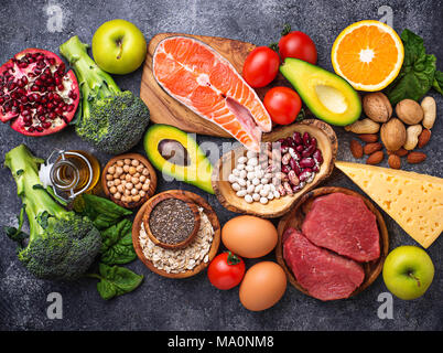 Organische Nahrung für gesunde Ernährung und superfoods. Ausgewogene Ernährung. Ansicht von oben Stockfoto