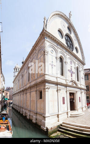 Renaissance-fassade von Chiesa di Santa Maria dei Miracoli, wie der Marmor Kirche, Campiello dei Miracoli, Cannaregio, Venice, Veneto, Italien bekannt Stockfoto