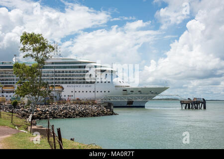 Darwin, Northern Territory, Australia-February 21,2018: Royal Caribbean Radiance of the Seas Kreuzfahrtschiff und Timor Sea in Darwin, Australien Stockfoto