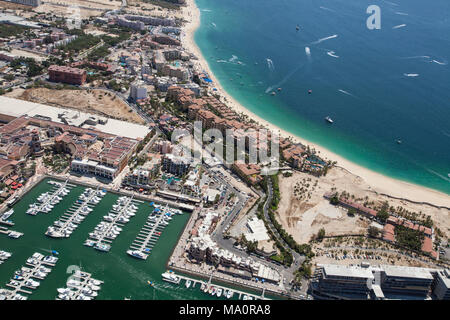 Luftaufnahme von Cabo San Lucas Marina Hotels und Mall Stockfoto