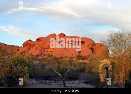 Hole-in-the-Rock, eine natürliche geologische Formation in Papago Park, Phoenix, Arizona Stockfoto