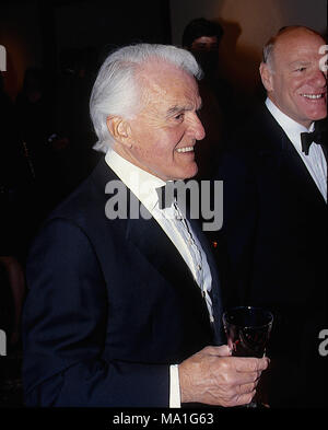 Washington, DC., Mai, 1994 Jack Joseph war ein langfristiger Valenti, Präsident der Motion Picture Association of America. Während seiner 38-jährigen Amtszeit in der MPAA, schuf er die MPAA film Rating System, und er wurde als einer der einflussreichsten pro-copyright Lobbyisten in der Welt angesehen. Credit: Mark Reinstein/MediaPunch Stockfoto