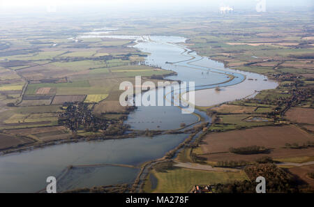 Luftbild von oben Wheldrake Blick nach Süden über den Fluss Derwent Überschwemmungen, York, Großbritannien Stockfoto
