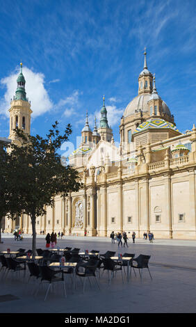 ZARAGOZA, Spanien - 3. MÄRZ 2018: Die Kathedrale Basilica del Pilar. Stockfoto