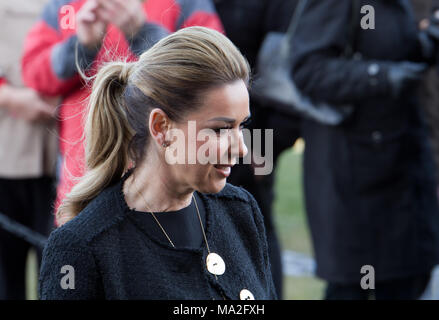 Claire Sweeney fotografiert im Jahr 2018 bei der Beerdigung von Ken Dodd in Liverpool. Stockfoto