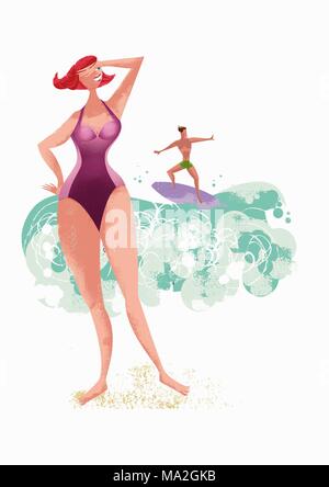 Eine Frau im Badeanzug am Strand posieren mit einem Mann beim Surfen im Hintergrund (Abbildung) Stockfoto