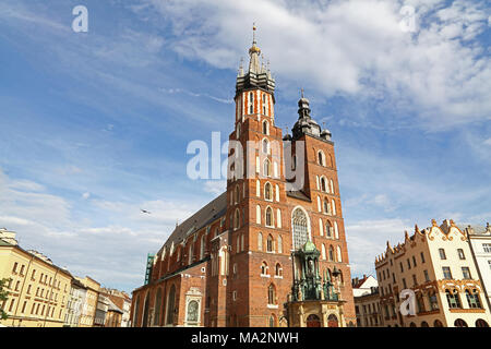 Kirche Unserer Lieben Frau in den Himmel (St. Maria Kirche), ein Ziegelstein gotische Kirche am Marktplatz in Krakau, Polen Stockfoto