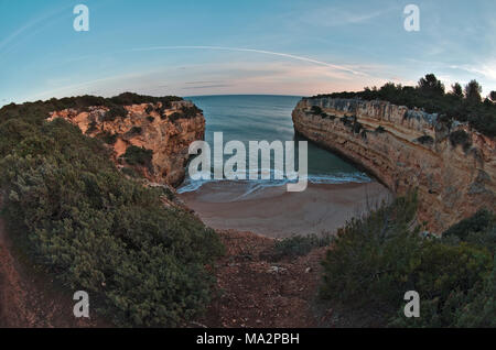 Erkunden wüste Strände in Lagoa, Algarve, Portugal. Fish-eye Shot Stockfoto