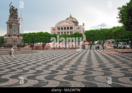 Monument, das Symbol von Manaus der Oper Amazon neben der Oper Saison beherbergt auch das Symphonische Orchester der Amazonas Filarmônica orches Stockfoto