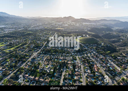 Luftaufnahme von Suburban tausend Eichen und Newbury Park Nachbarschaften in der Nähe von Los Angeles, Kalifornien. Stockfoto