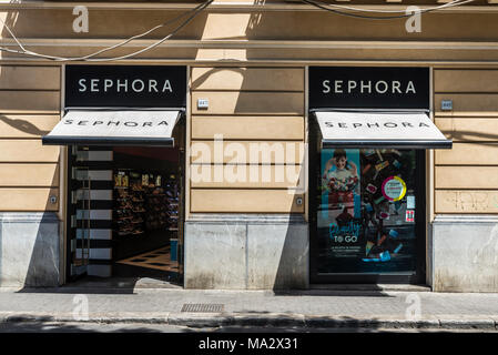 Palermo, Italien - 10 August 2017: Sephora Shop im Zentrum von Palermo auf Sizilien, Italien Stockfoto