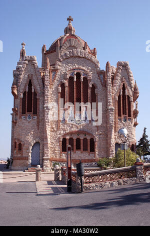 Santuario de Santa Maria Magdalena. Kloster in Novelda, Alicante, mit Kirche von einem Schüler von Antoni Gaudi entworfen. Stockfoto