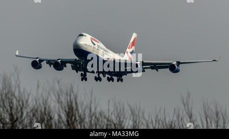 British Airways Boeing 747 Landung am Flughafen London Heathrow Stockfoto