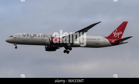 Virgin Atlantic Airlines Boeing 787 Dreamliner am Flughafen London Heathrow ankommen Stockfoto