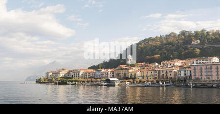 Bellagio Skyline Italien. Comer See. Morgen. Bewölkter Himmel. Stockfoto