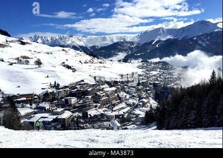 Das Dorf Serfaus im Skigebiet Serfaus Fiss Ladis (Österreich), 16. März 2018. | Verwendung weltweit Stockfoto