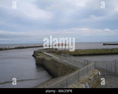 Frachtschiff Jan/V Ansätze Seaham Hafen an der nordöstlichen Küste von Großbritannien Stockfoto