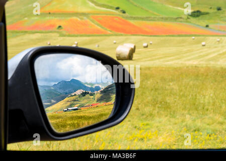 Auf dem Weg nach Castelluccio Di Norcia, Umbrien, Italien. Stockfoto