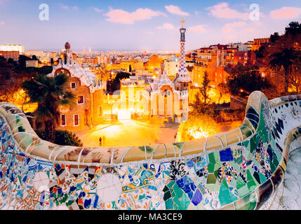 Park Guell bei Dämmerung, Barcelona, Spanien Stockfoto