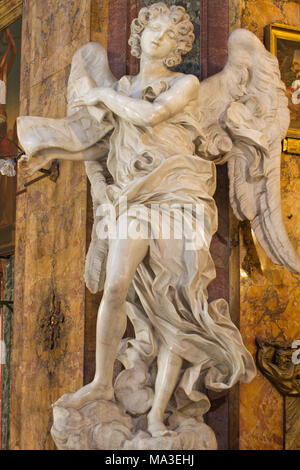 Engel mit den Blättern von Gian Lorenzo Bernini - Sant'Andrea delle Fratte - Rom Stockfoto