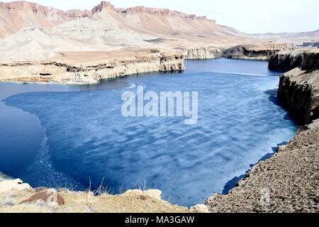 (180329) - BAMYAN, 29. März 2018 (Xinhua) - Foto am 27. März 2018 zeigt die Band-e-Amir See in der Provinz Bamyan, Afghanistan. Die Band-e-Amir wurde als Afghanistans erster Nationalpark im Jahr 2009 erkannt. (Xinhua / Dai Er) (zjy) Stockfoto