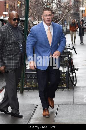 New York, NY, USA. 29 Mär, 2018. John Cena, am Bau Serie gesehen haben, seinen neuen Film Blocker heraus und über für Celebrity Candids - DO, New York, NY 29. März 2018 zu fördern. Credit: Derek Sturm/Everett Collection/Alamy leben Nachrichten Stockfoto