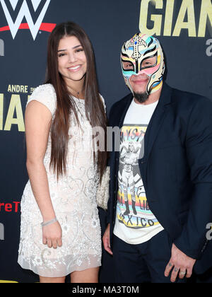 HOLLYWOOD, CA - 29. März: Rey Mysterio, in Los Angeles Premiere von Andre der Riese von HBO Dokumentarfilme an Pacific Cinerama Dome in Hollywood, Kalifornien am 29. März 2018. Credit: Faye Sadou/MediaPunch Stockfoto