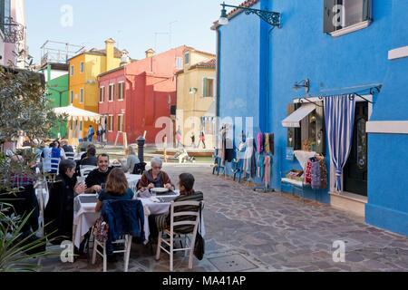 Bunte Häuser auf der Insel Burano in der Nähe von Venedig, Italien Stockfoto