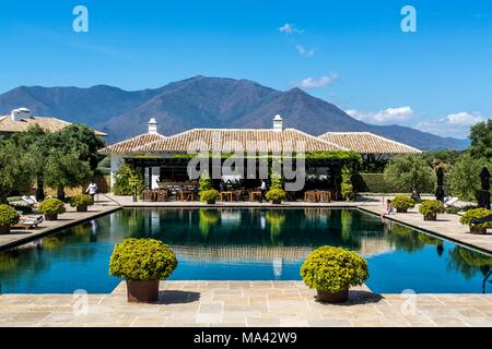 Pool der Finca Cortesin hotel in Málaga, Andalusien (Spanien) Stockfoto