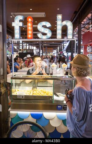 Ein Fisch im Mercado de San Miguel Madrid, Spanien Abschaltdruck Stockfoto