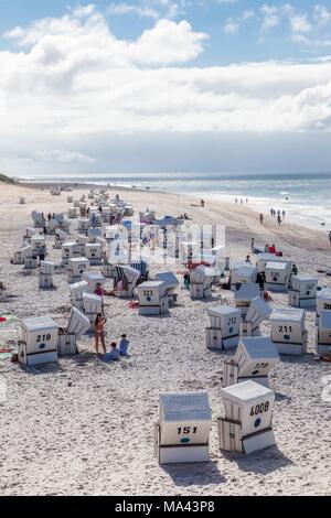 Strandkörben am Strand in der Nähe von Kampen auf der Insel Sylt, Deutschland Stockfoto