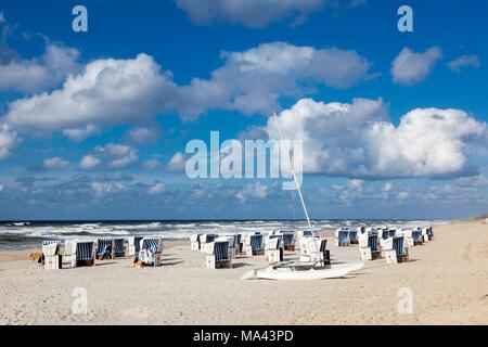 Ein Strand mit Strandkörben auf der Insel Sylt, Deutschland Stockfoto