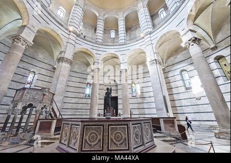 Das Florentiner Baptisterium in Pisa, Toskana, Italien Stockfoto