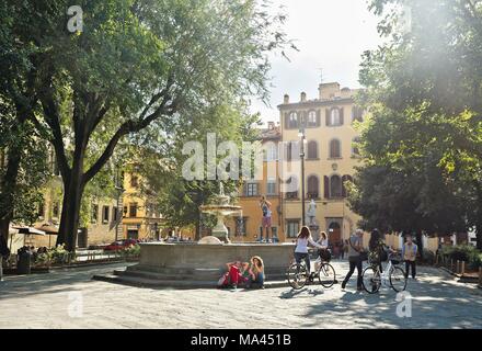 Ein Brunnen auf der Piazza Santo Spririto in Florenz, Italien Stockfoto