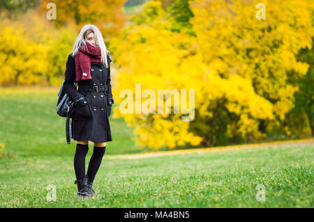 Junge Frau in College Park posing Stockfoto