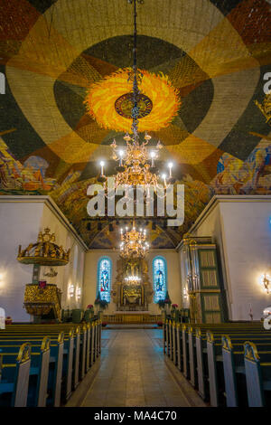 OSLO, NORWEGEN - MÄRZ 26, 2018: Innenansicht der Kathedrale von Oslo mit erstaunlichen geschnitzte Struktur innerhalb der Kirche, in Oslo. Stockfoto