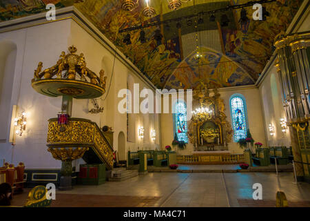 OSLO, NORWEGEN - MÄRZ 26, 2018: Innenansicht der Kathedrale von Oslo mit erstaunlichen geschnitzte Struktur innerhalb der Kirche, in Oslo. Stockfoto