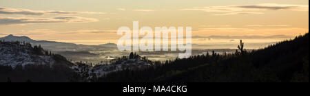 Stirling Castle mit der pentlands im Hintergrund von der Besteigung des Ben Ledi Stockfoto