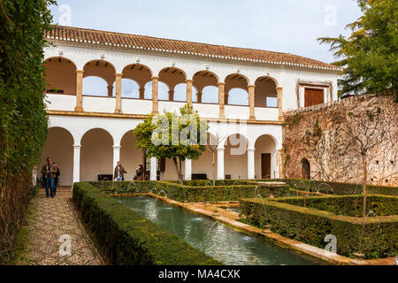 Der Patio de Los Cipreses, Palacio del Generalife, La Alhambra, Granada, Andalusien, Spanien Stockfoto