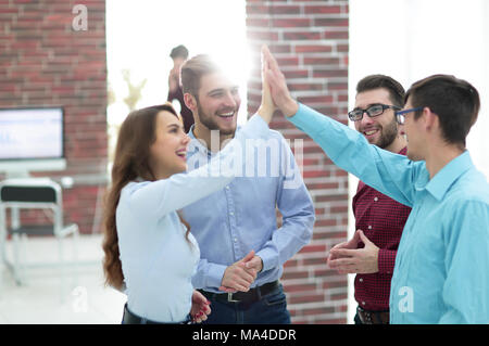 Business Team gegenseitig hoch fünf. Stockfoto