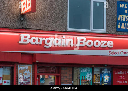 Schnäppchen Schnäpse Shop betritt Administration business Konkurs Konkurs Mitarbeiter Alkohol Liquor Store weg Lizenz Getränk Getränke trinken Stockfoto