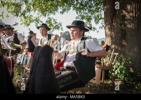 Niklasreida Musi', Musiker auf einem Dorffest in Schliersee Stockfoto