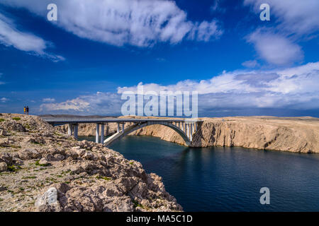 Kroatien, Dalmatien, Insel Pag, Mandre, und Fördermodule, Pag Brücke zum Festland Stockfoto