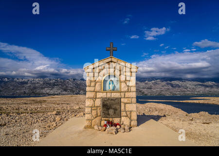 Kroatien, Dalmatien, Insel Pag, Mandre, Altar von Mary an der südlichen Spitze in Richtung Velebit Gebirge Stockfoto