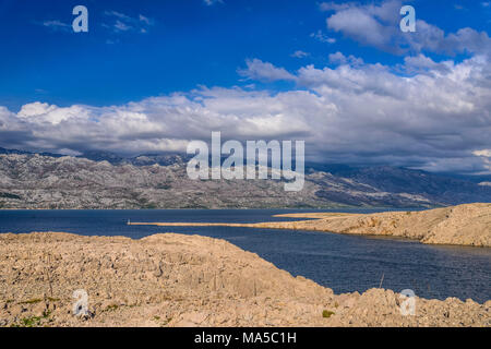 Kroatien, Dalmatien, Insel Pag, Mandre, südliche Spitze auf Velebit mountainss Stockfoto