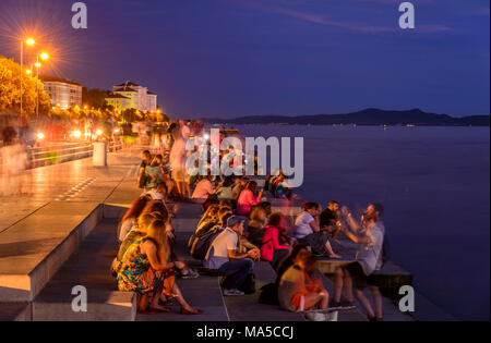 Kroatien, Dalmatien, Zadar, Promenade Nova Riva, Treppe am Meer Orgel, Architekt Nikola Basic Stockfoto