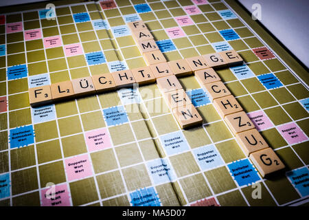 Buchstaben, Wörter "Flüchtlinge", "Familien" und "NACHZUG", Familientreffen, Symbol Stockfoto