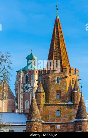 Kreuztor, Aussätzigenhaus, Münster zur Schönen Unserer Lieben Frau im Hintergrund, Liebfrauenmünster, Sehenswürdigkeiten, Ingolstadt, Bayern, Deutschland, Europa Stockfoto